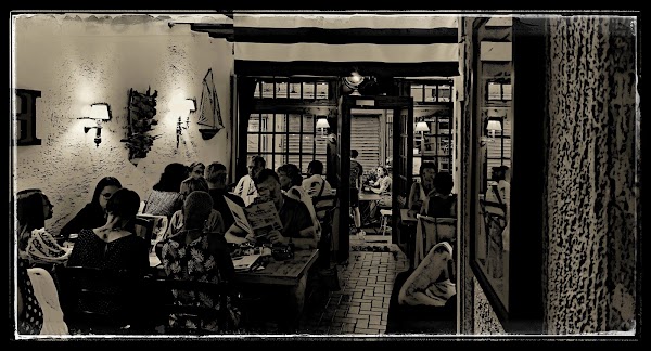 Restaurant Crêperie Hirondelle-Fontainebleau à Fontainebleau, France