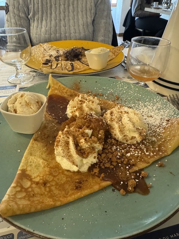 Restaurant Crêperie Hirondelle-Fontainebleau à Fontainebleau, France