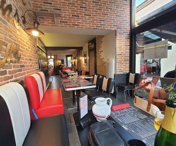 Restaurant CRÊPERIE Le Chat Huant à Les Herbiers, France