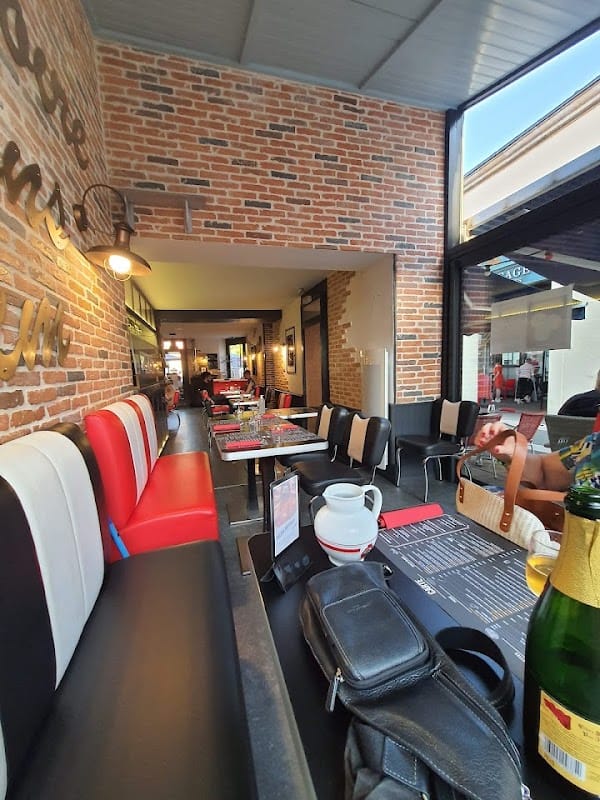 Restaurant CRÊPERIE Le Chat Huant à Les Herbiers, France