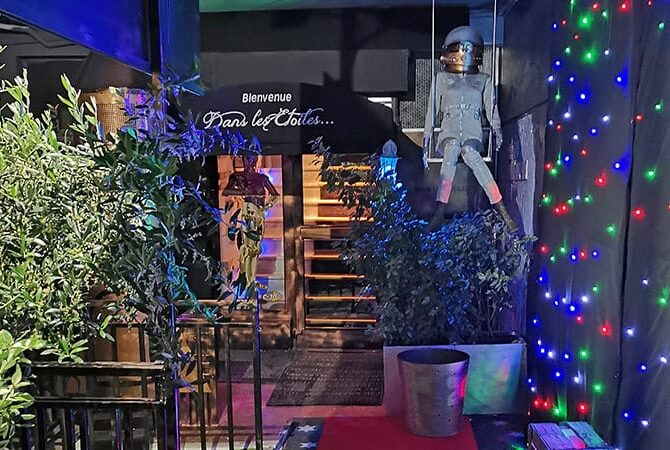 Restaurant Dans les étoiles Pour votre confort garez vous sur le parking du KFC en face, à cause travaux dans la zone à Cergy, France