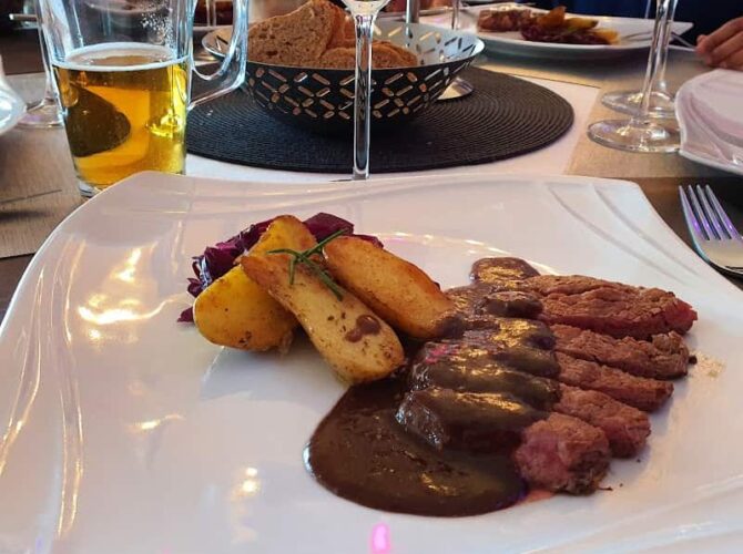 Restaurant Dans les étoiles Pour votre confort garez vous sur le parking du KFC en face, à cause travaux dans la zone à Cergy, France
