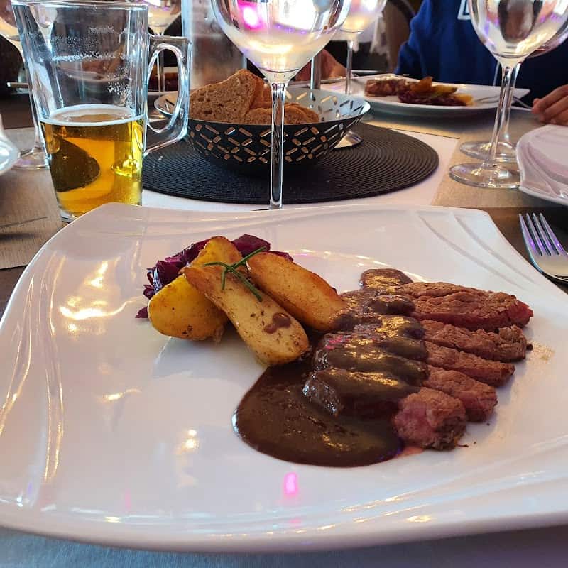 Restaurant Dans les étoiles Pour votre confort garez vous sur le parking du KFC en face, à cause travaux dans la zone à Cergy, France