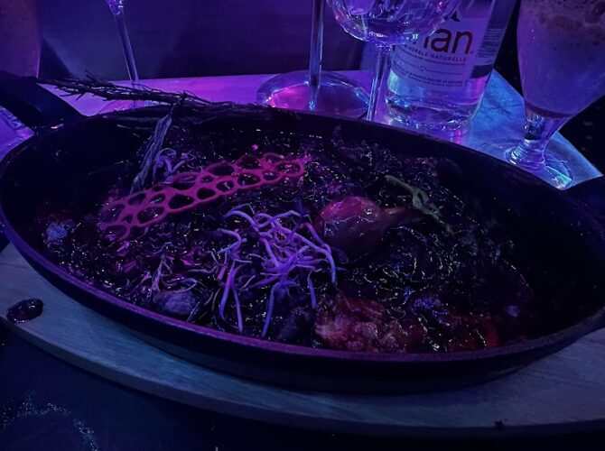 Restaurant Dans les étoiles Pour votre confort garez vous sur le parking du KFC en face, à cause travaux dans la zone à Cergy, France