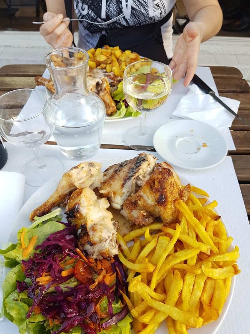 Restaurant De La Braise A La Fourchette à Champigny-sur-Marne, France