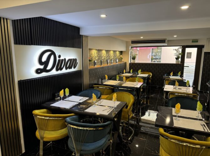 Divan restaurant à Salon-de-Provence, France