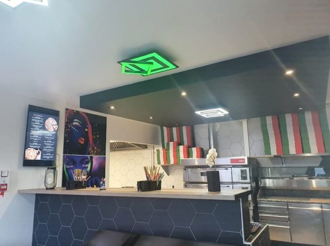 Restaurant Divina Pizza à La Mure, France