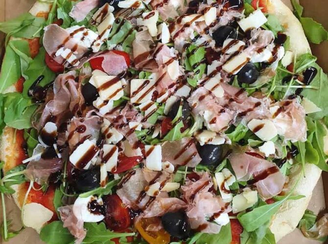 Restaurant Divina Pizza à La Mure, France