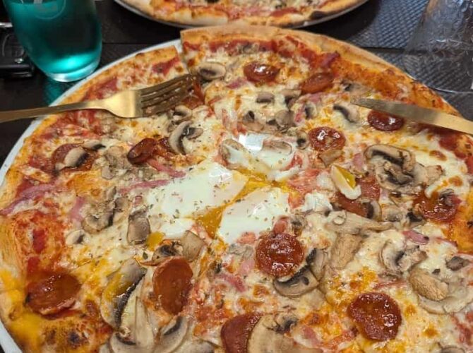 Restaurant Divina Pizza à La Mure, France