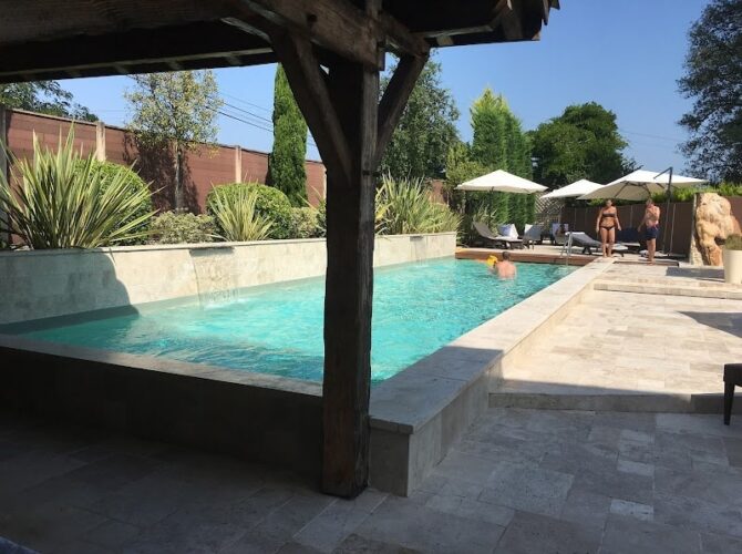 Restaurant Domaine De Larchey à Saint-Médard-d'Eyrans, France