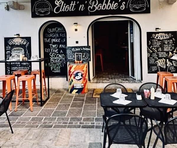 Restaurant Eliott ‘n’ Bobbie’s à Villefranche-sur-Mer, France