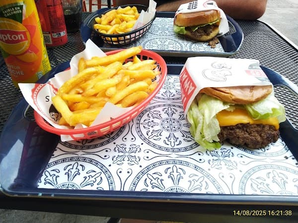 Restaurant Eliott ‘n’ Bobbie’s à Villefranche-sur-Mer, France