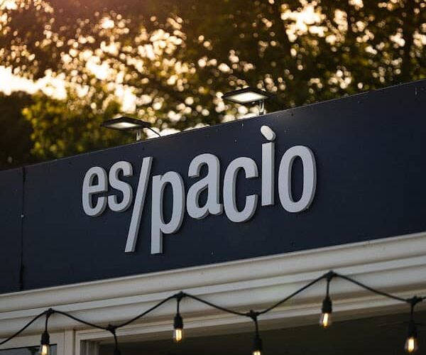 Restaurant es/pacio à Saint-Cyr-sur-Mer, France