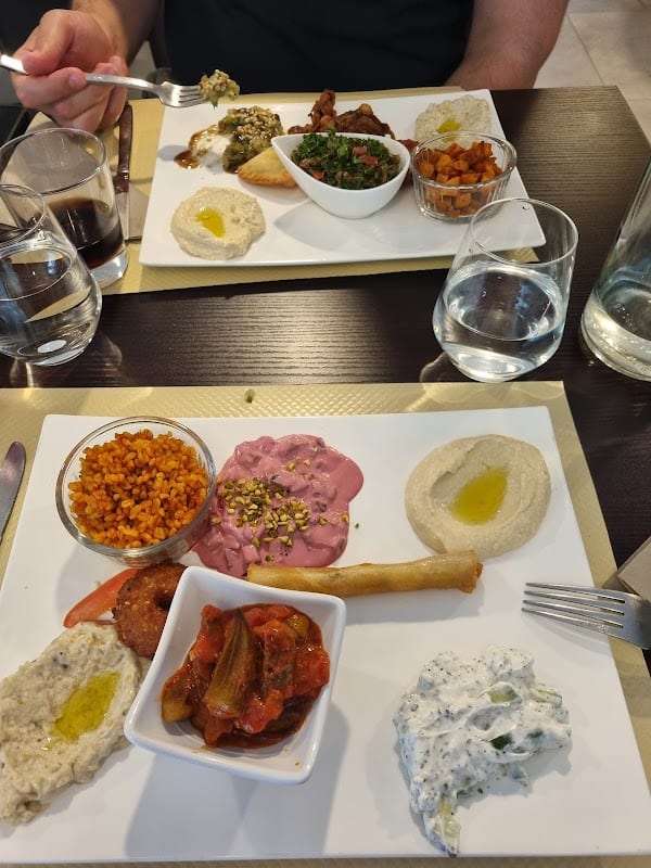 Restaurant Feuilles de vigne à Savigny-sur-Orge, France