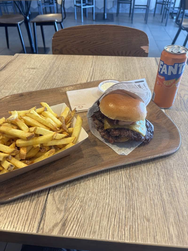 Restaurant Flux Hierheck à Esch-sur-Sûre, Luxembourg