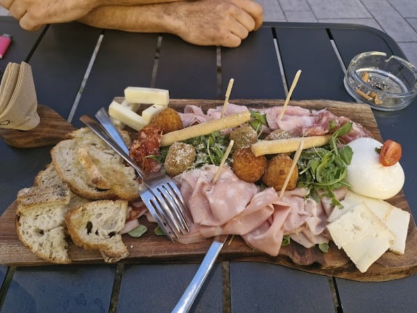 Restaurant Food Hall Le beau marché à Bourg-en-Bresse, France