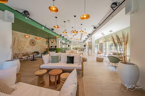 Garden – Restaurant by Domaine la Roque à Althen-des-Paluds, France