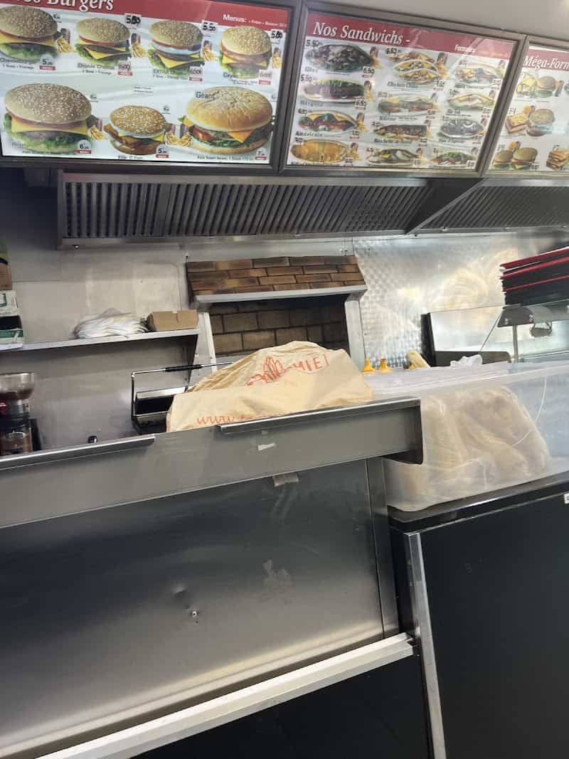 Restaurant Grillades de la Gare Chez Ahmed à Trappes, France