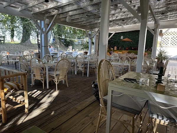 Restaurant Guinguette Les Frangins à Fourques-sur-Garonne, France