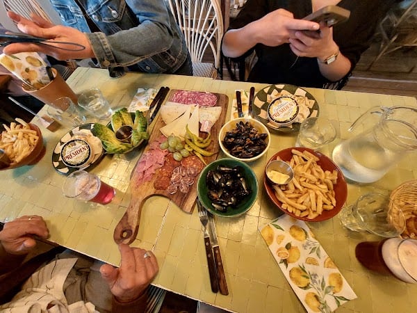 Restaurant Guinguette Les Frangins à Fourques-sur-Garonne, France