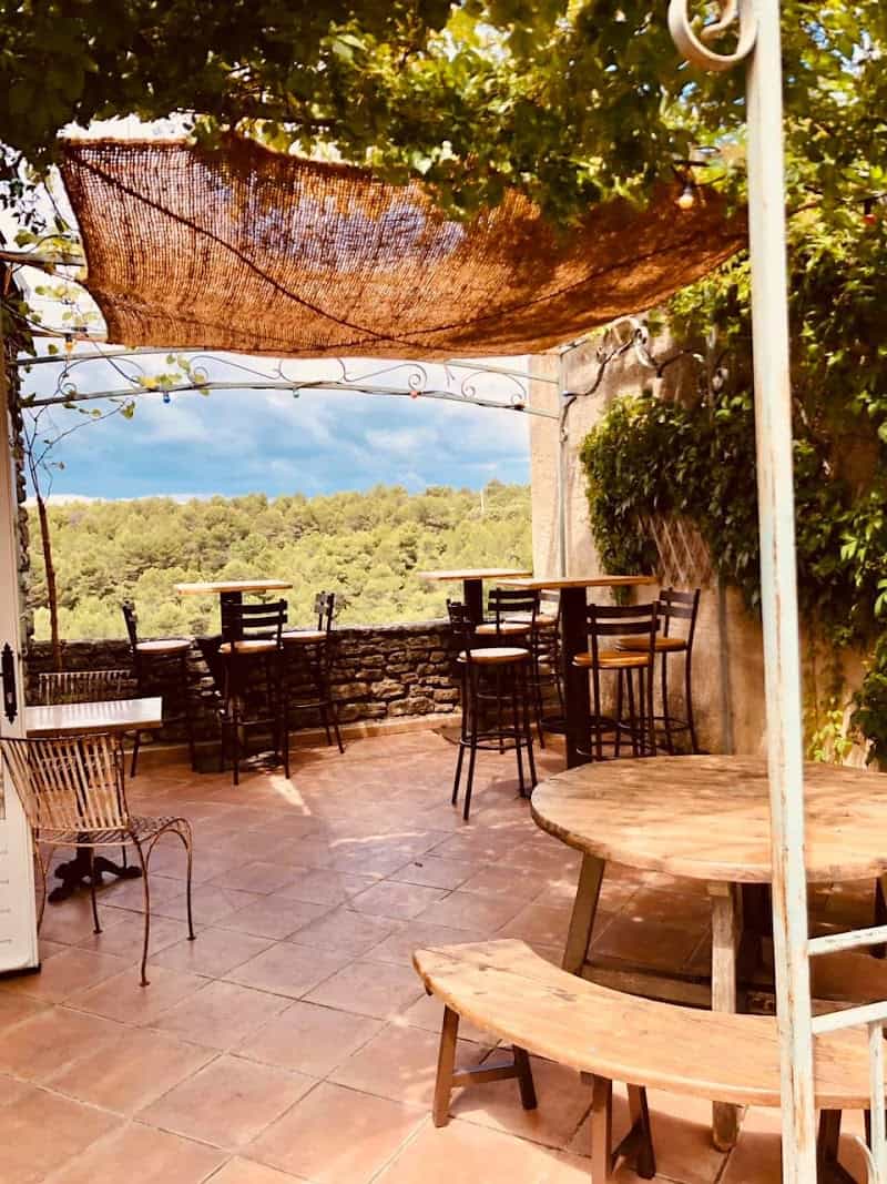 Restaurant Haut perché à Saumane-de-Vaucluse, France