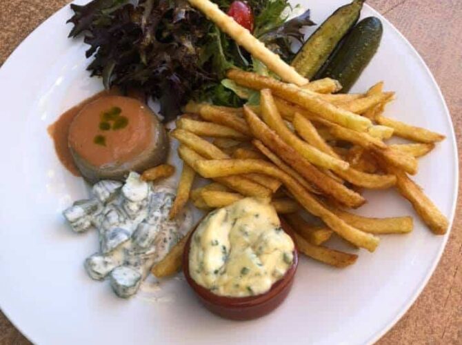 Restaurant Haut perché à Saumane-de-Vaucluse, France