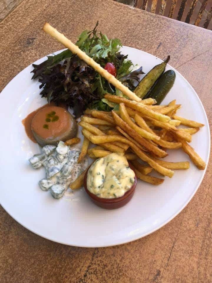 Restaurant Haut perché à Saumane-de-Vaucluse, France