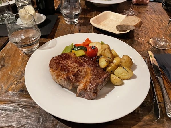 Restaurant Hostaria à Basel, Suisse