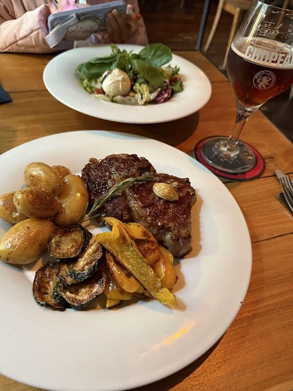 Restaurant Hostaria à Basel, Suisse