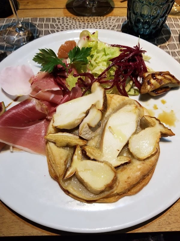 Restaurant Hostellerie Du Bourg d’Hem à Le Bourg-d'Hem, France