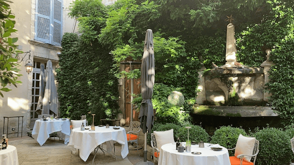HOTEL D’EUROPE Restaurant La Vieille Fontaine à Avignon, France