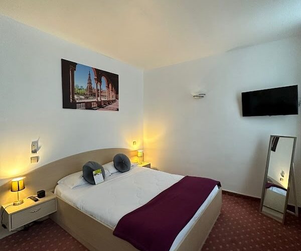 Restaurant Hôtel les Reflets Jaunes à Givet, France