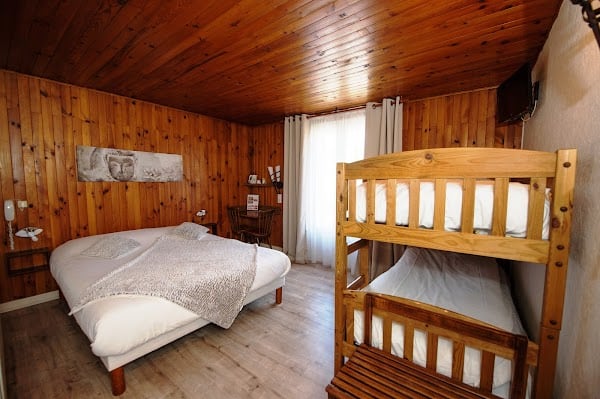 Hôtel Restaurant Bar Auberge de Costaroche / Restaurant ouvert du lundi au vendredi de 12h à 14h à Albertville, France