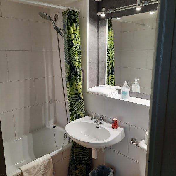 Hôtel Restaurant de la Plage à Calais, France