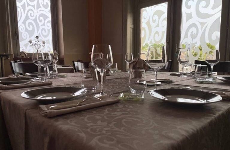 Hôtel Restaurant Le Pont Napoléon à Moissac, France