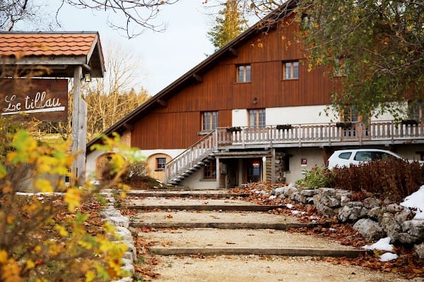 Hôtel Restaurant Le Tillau à Verrières-de-Joux, France