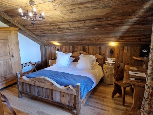 Hôtel Restaurant Le Tillau à Verrières-de-Joux, France