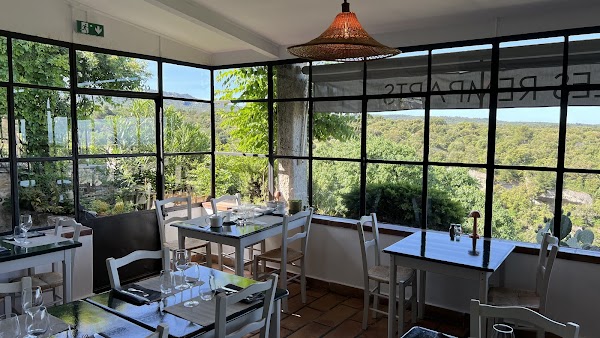 Hôtel – Restaurant Les Remparts à Venasque, France