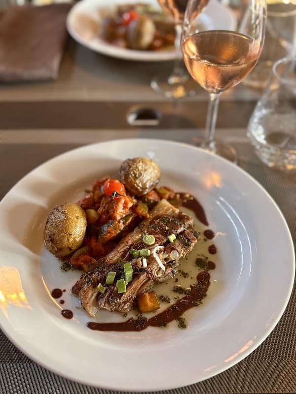 Hôtel – Restaurant Les Remparts à Venasque, France