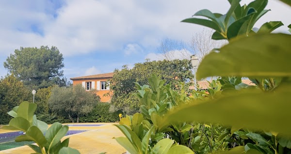 Hôtel Restaurant l’Étape Logis à Bouc-Bel-Air, France