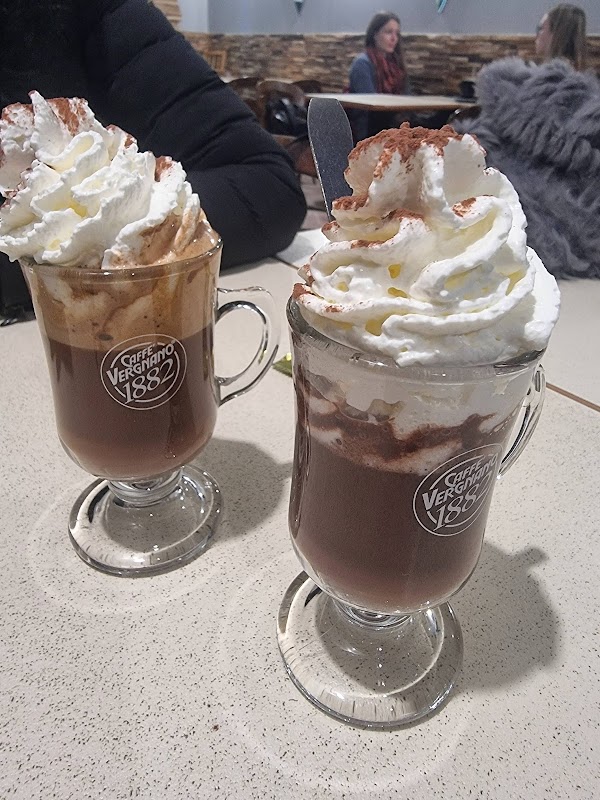 Il Cappuccino bar restaurant à Briançon, France