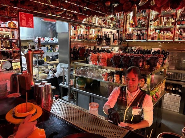 Inclan Brutal Bar I Restaurante temático Madrid à Madrid, Espagne