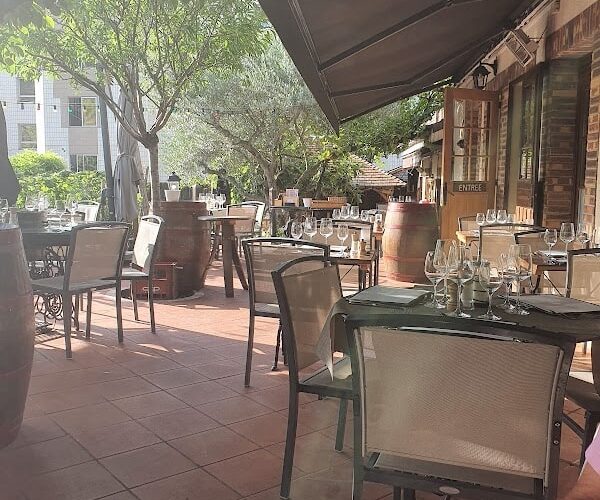 Restaurant Issy Guinguette à Issy-les-Moulineaux, France