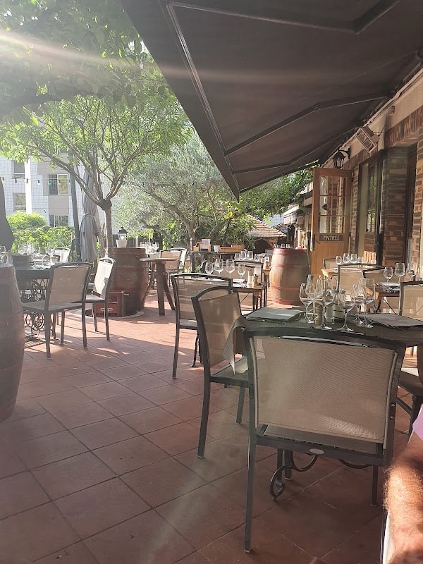 Restaurant Issy Guinguette à Issy-les-Moulineaux, France