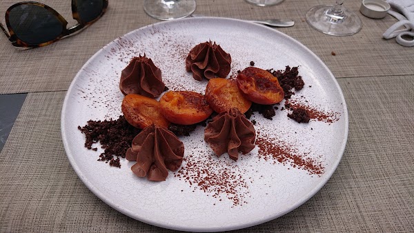 Restaurant Issy Guinguette à Issy-les-Moulineaux, France