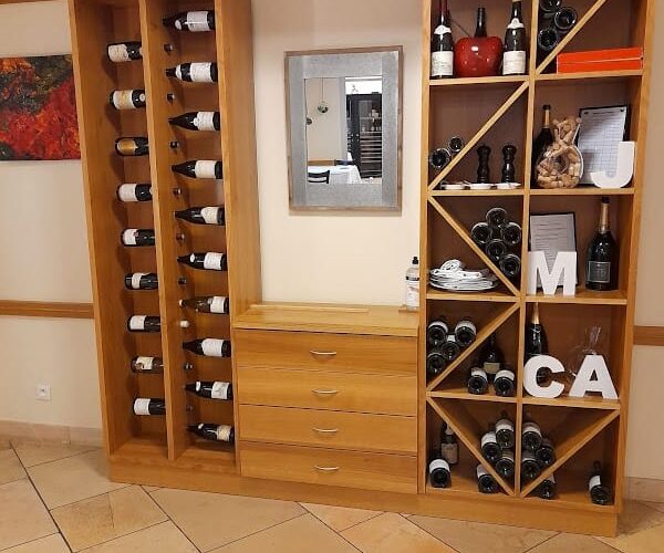 J’MCA Restaurant à Coulanges-la-Vineuse, France