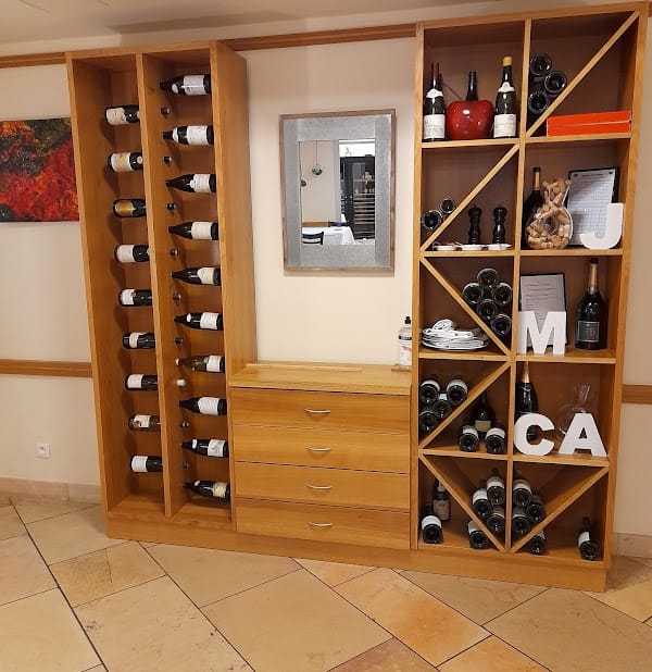 J’MCA Restaurant à Coulanges-la-Vineuse, France