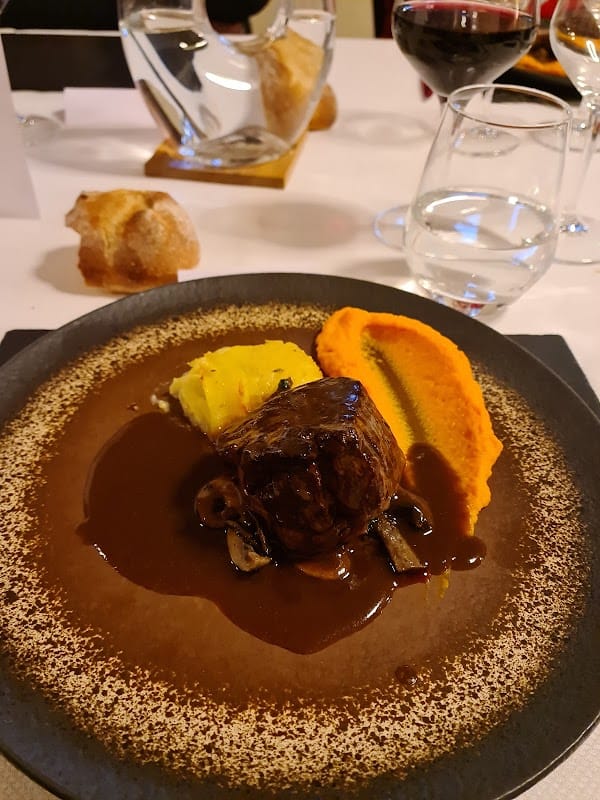 J’MCA Restaurant à Coulanges-la-Vineuse, France