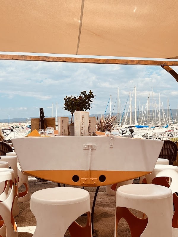 Restaurant La barque de Sophie à Saint-Cyr-sur-Mer, France