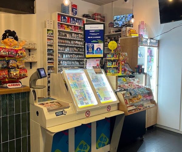 La Blanche Restaurant Bar Tabac à Bègles, France